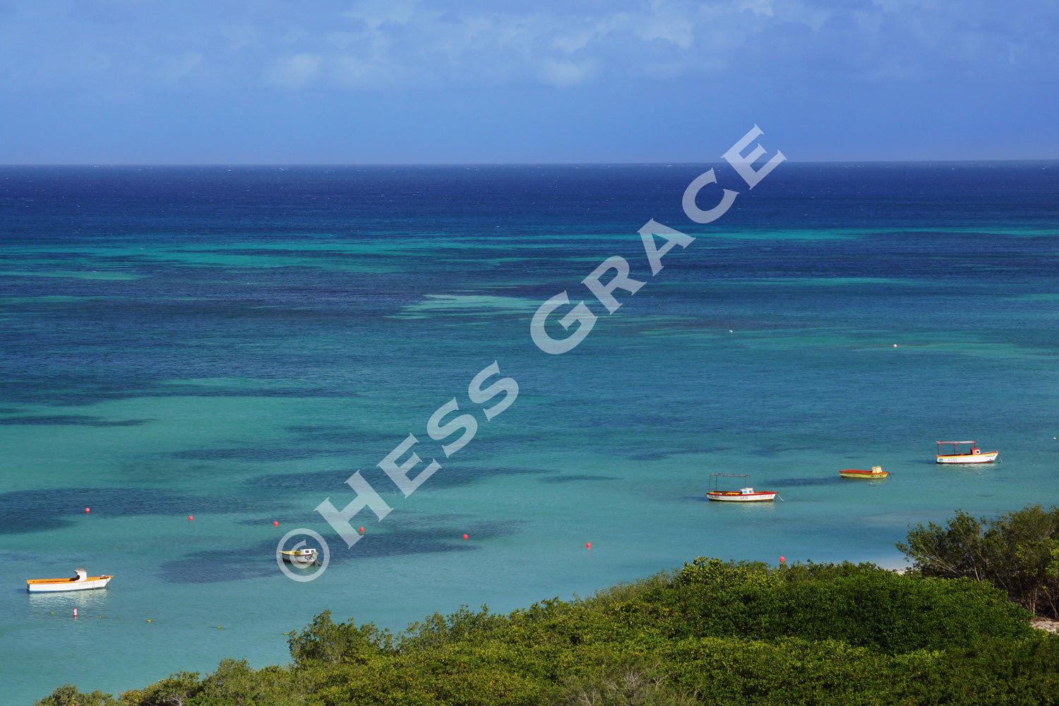 Photo of ocean with boats in Aruba